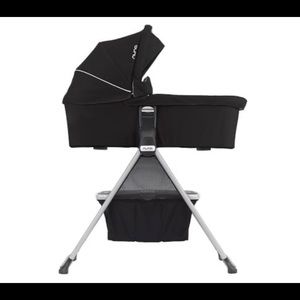SOLD********Nuna MIXX series Bassinet & Stand